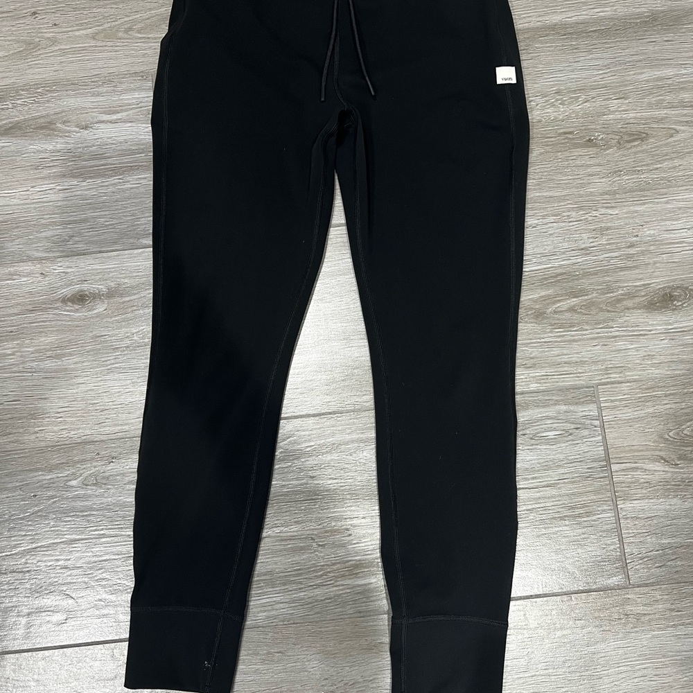 Vuori Woman’s Black Drawstring Leggings